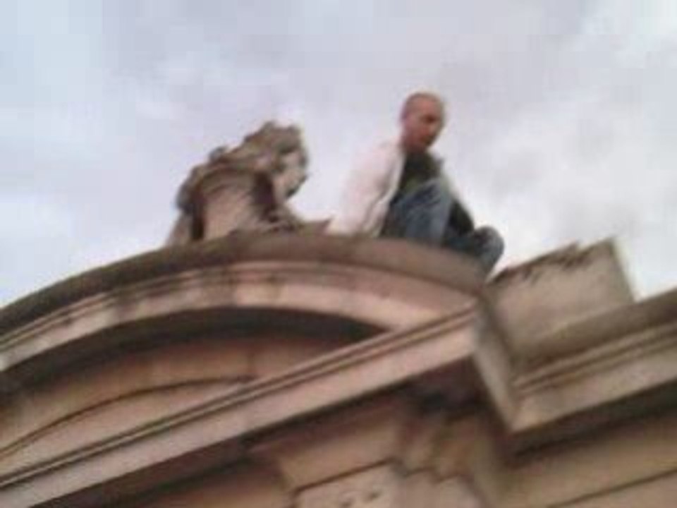 pablo escalade a la concorde a 5h du mate