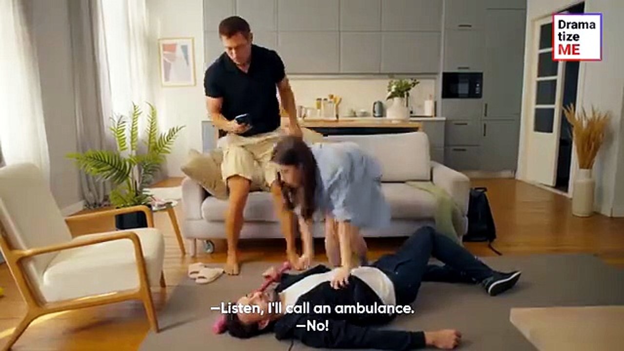 Girl Knocks Out Man During Date