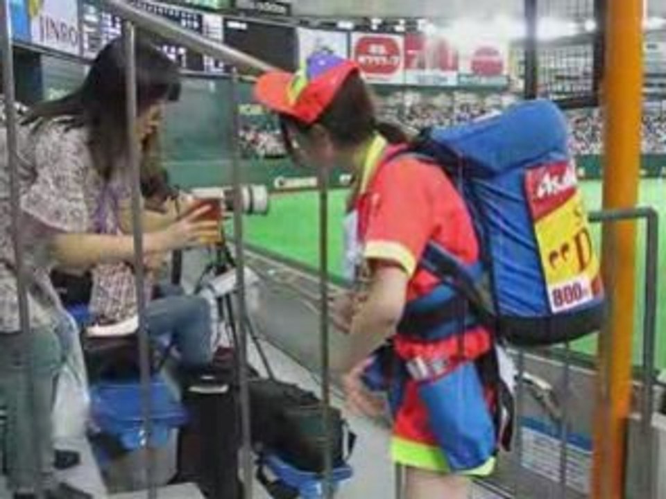 Tokyo Dome - Service bière Kirin - Jolies Japonaises