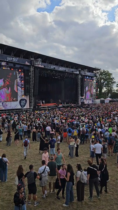 M Pokora au V and B Fest' Part 2 🔥