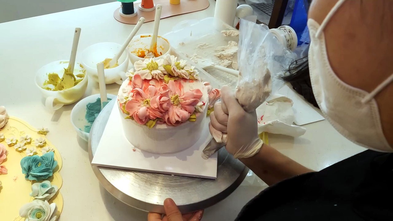 Bean Paste Flower Piping! How to decorate Korean Rice Cake