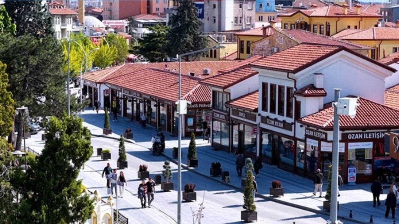 Bakan Kurum'dan yenilenen Çorum Tarihi Kent Mey...