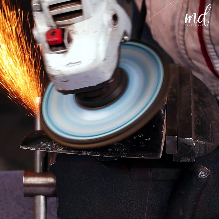 Restoring an old and rusty axe!