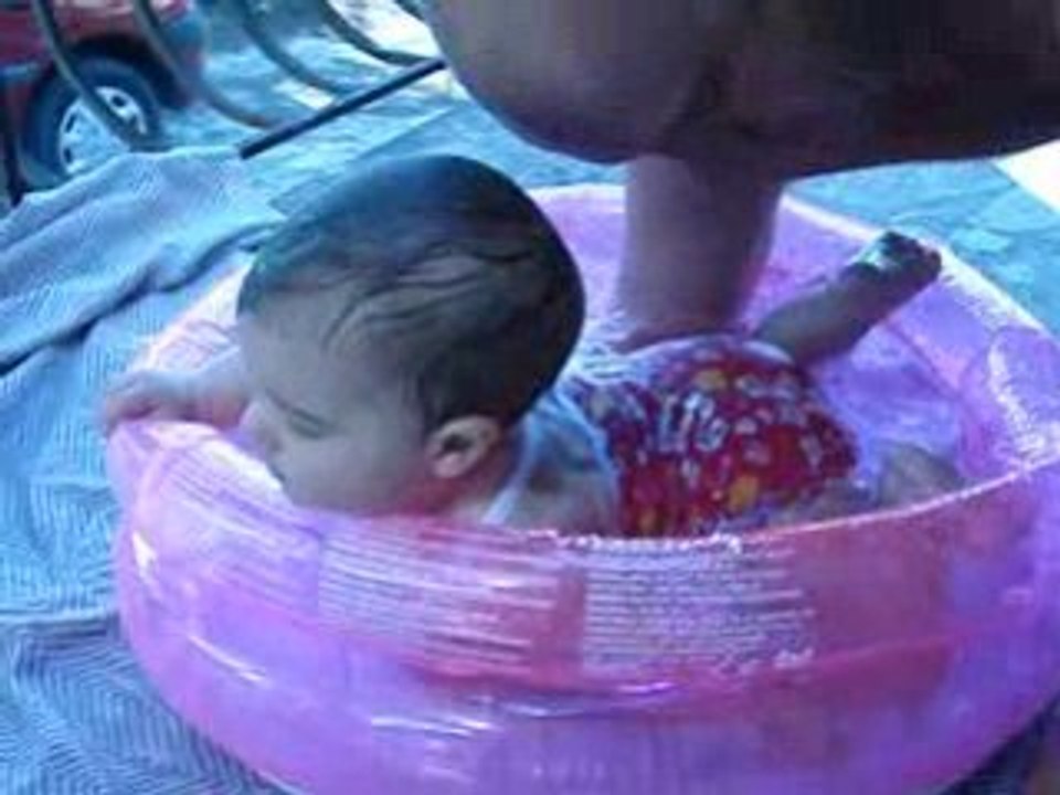 Annabelle se baigne (2)