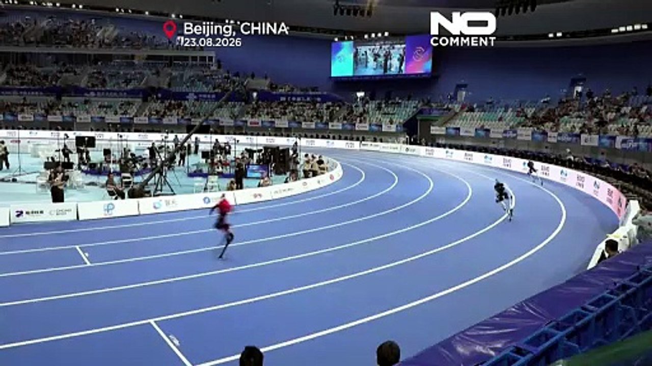 Beijing Robot Games: humanoide Roboter sprinten, kicken und üben Tai-Chi
