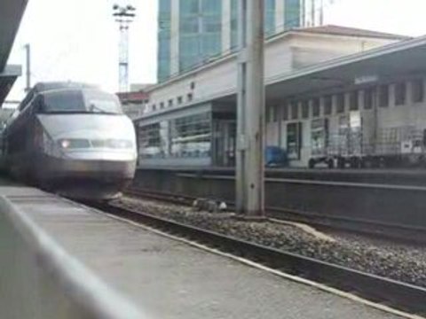 TGV PSE 87 EN GARE DE POITIERS