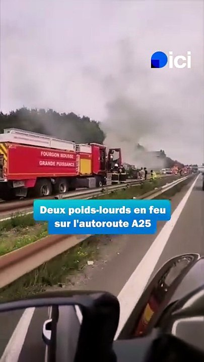 Deux poids lourds en feu sur l'A25 dont un camion transportant de la paille