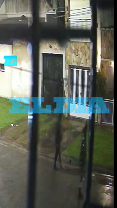 La inseguridad no se detiene en Los Hornos forzaron el portón de una vivienda en 67 y 145
