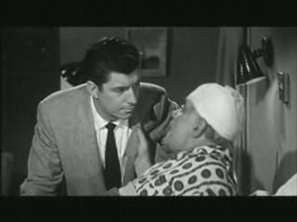 La femme insecte; wasp woman