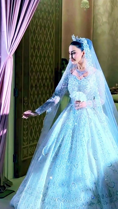 مزنة حمدان تفاجئ الجميع في بث مباشر اثناء حفل زفافها