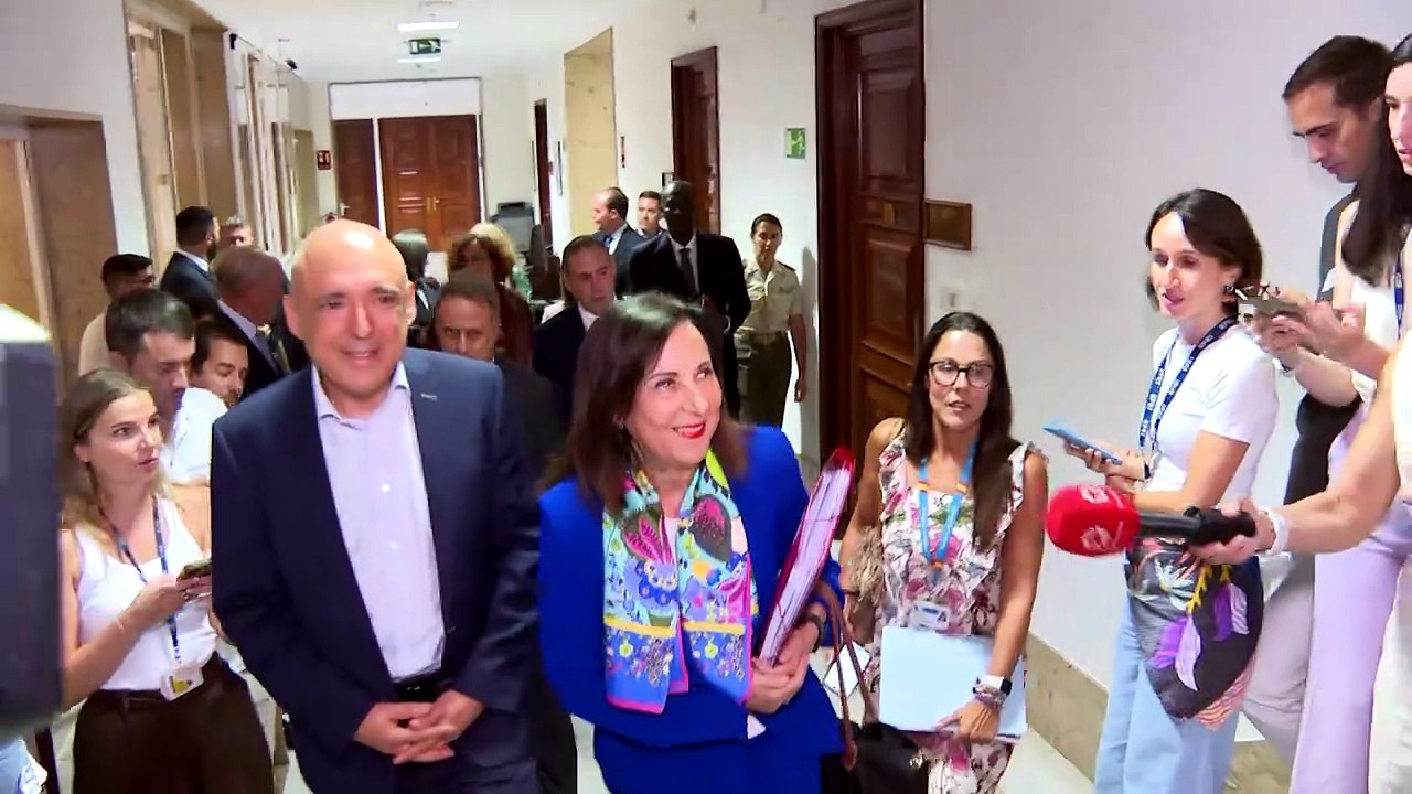 Robles defiende al CNI ante la crisis migratoria y avisa: "Ceuta y Melilla son españolas"