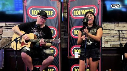 Eva Under Fire - "Villainous" (Acoustic) | Riff Sessions