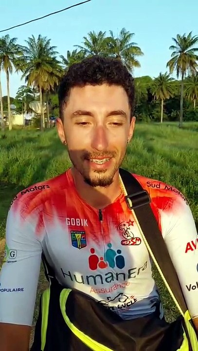 Dilhan Will répond juste à la fin du Tour de Guyane, encore sur son vélo à nos questions au sujet du bilan qu'il tire de cette épréuve pour lui et le cyclisme guyanais.