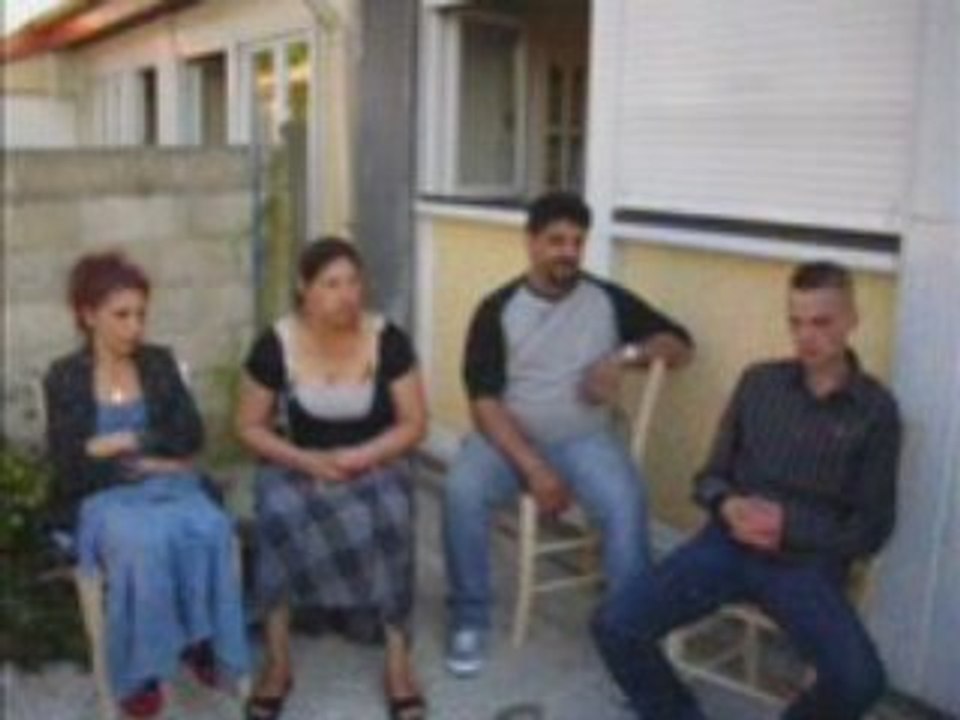 LA FAMILA_0001