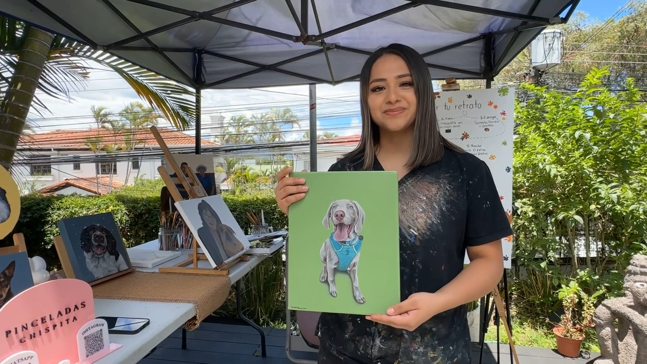 mqn-pinceladas-chispita-kristel-convierte-recuerdos-de-mascotas-en-obras-de-arte-250826
