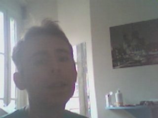 Wiwi égratigne "Redeviens un bébé"