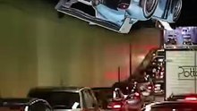 ¡Un auto que puede conducir de cabeza y superar a un Fórmula 1!
