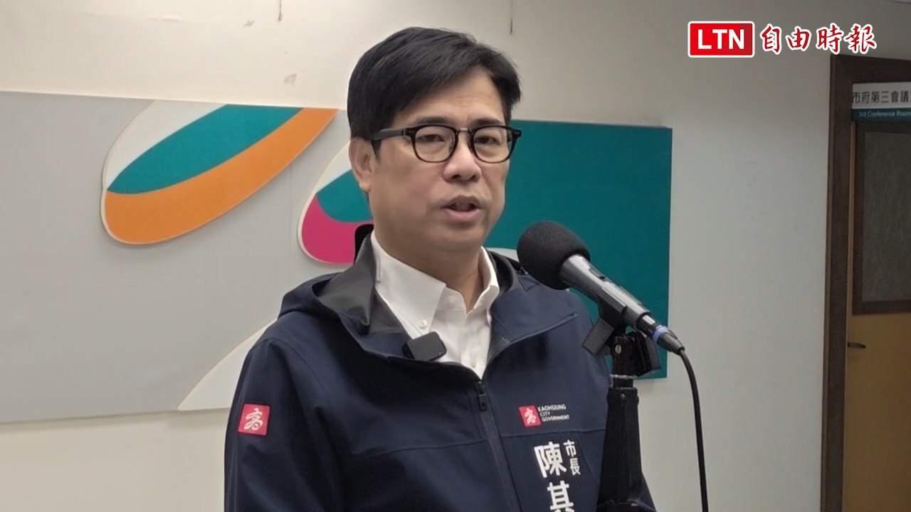 柯志恩爬出車窗涉水勘災引兩極評論  陳其邁打電話提醒注意安全