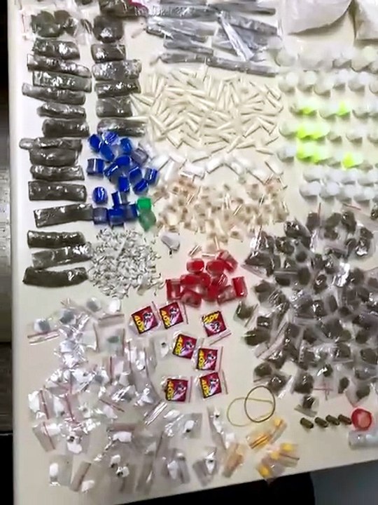 Polícia fecha o cerco, liberta reféns e apreende drogas na Engomadeira