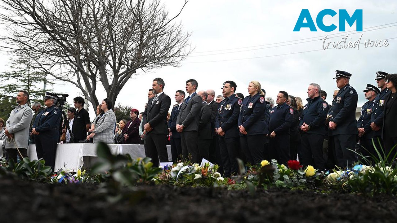 Porepunkah remembered: Hundreds honour slain police officers