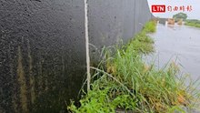 麟洛大排5年4潰堤！太空包擋不住 村民：下游堤防一併重建