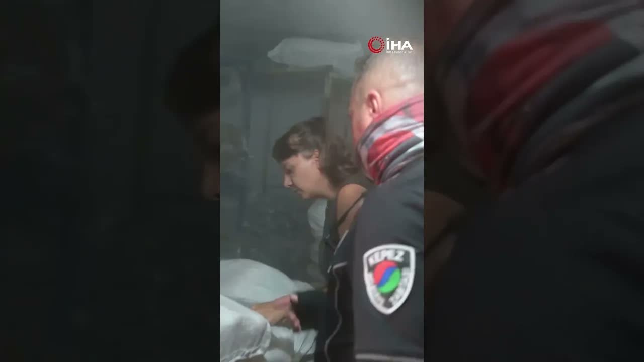 Gıda deposunda skandal: 152 kilo et ve 20 bidon turşuya el konuldu