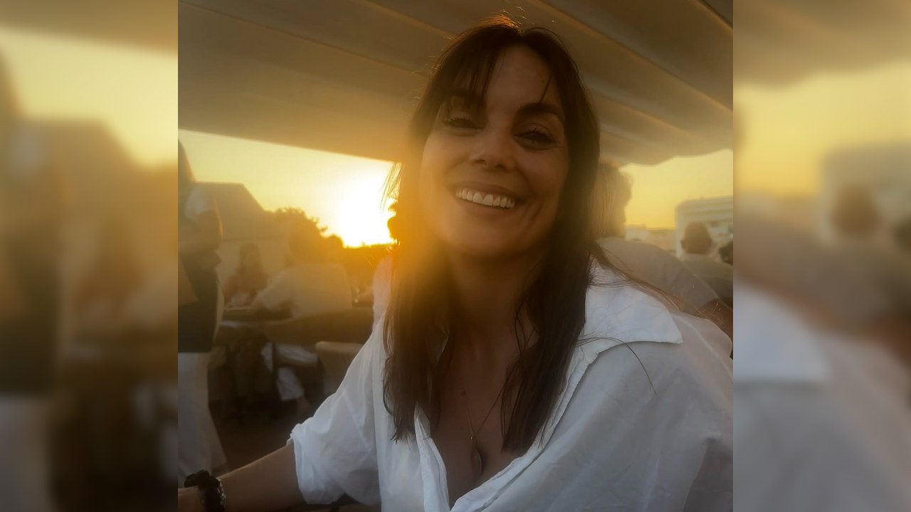 Mónica Carrillo abre el álbum de sus vacaciones en las Islas Baleares entre barcos, amigos y ensaimadas