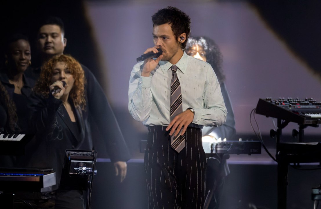 Harry Styles verrät Dusch-Ritual, um 'gottgleiche' Bühnenrolle abzulegen