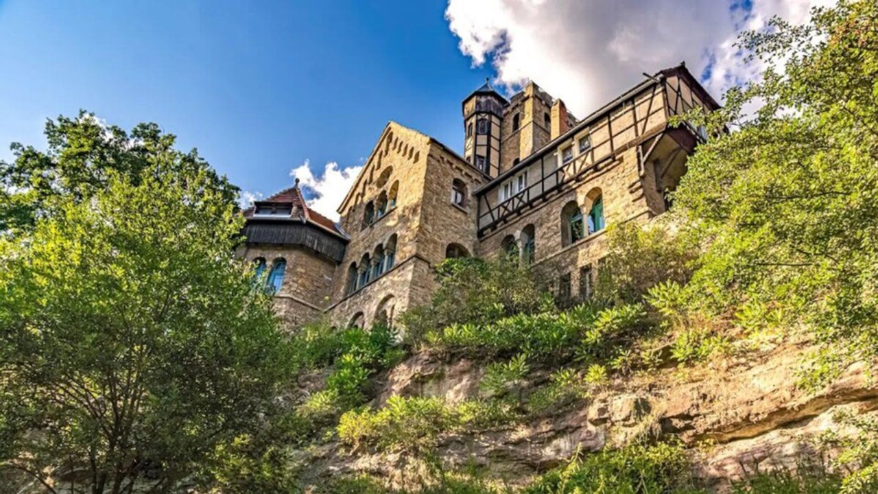 Fast wie im minental: ende august steigt wieder die alljährliche gothic tales convention auf einer echten burg