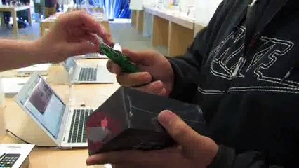 Unboxing Live - iPhone 3G in White and Black