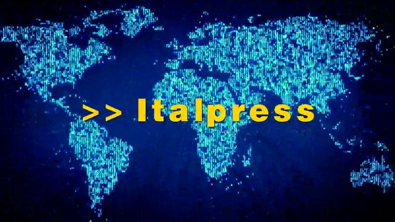 Barca distrutta da un incendio al largo di Marsala, un uomo tratto in salvo