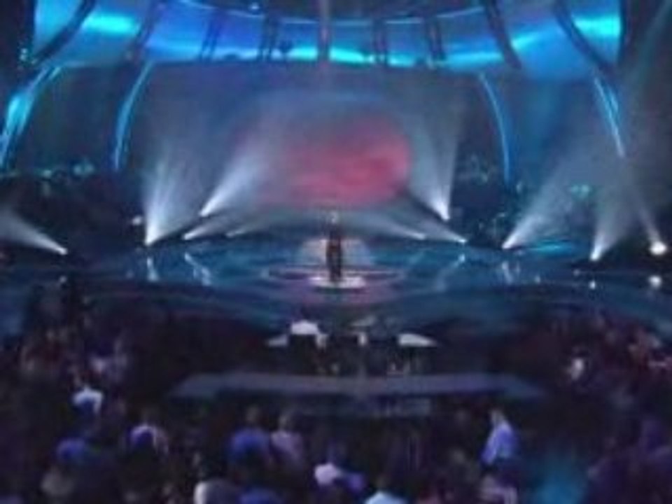 04 - Chris Daughtry - I Walk the Line