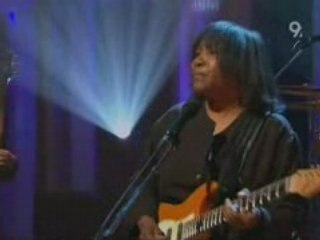 Joan Armatrading - Woman In Love (Live Jools Holland 2007)