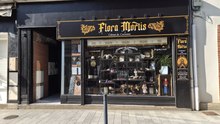 Entre tatouages, piercing et cabinet de curiosités, ce couple a ouvert une boutique unique dans le Tarn