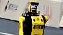 【Comedy Duo】A phenomenal robot that surpasses Bolt