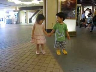 Je m'amuse avec ma cousine