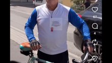 Swarzeneger in bici