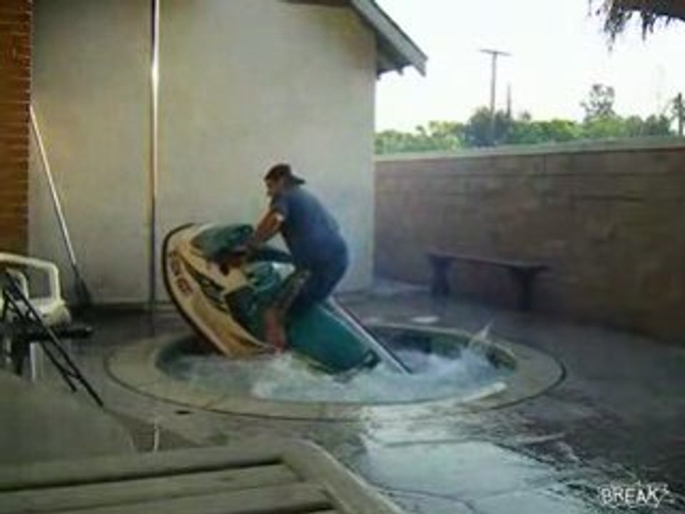 Jet ski dans un jacuzzi