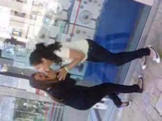 Deux Galérienne Devant Le Monoprix