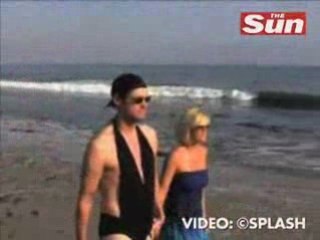 Jim carrey en bikini a la plage