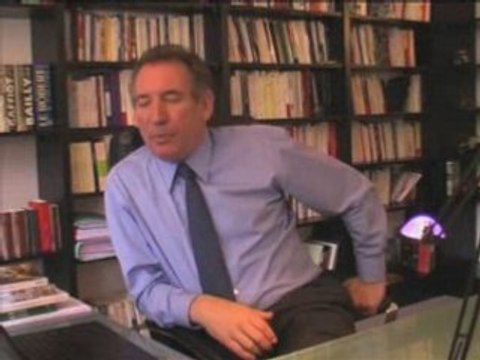 Bayrou au sujet des institutions du coup d'Etat permanent