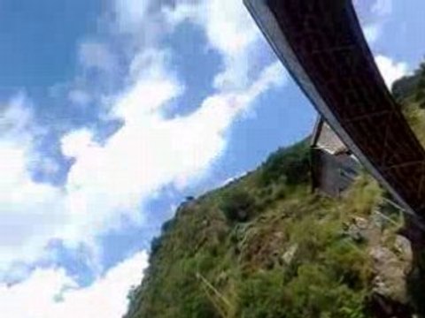 remi fais un salto ariere du pont de colombier le vieux