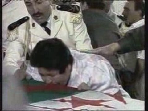 attentats , massacres .... Qui assassine l' Algérie