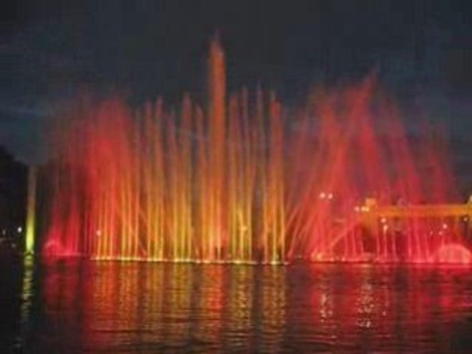 Singing fountain1