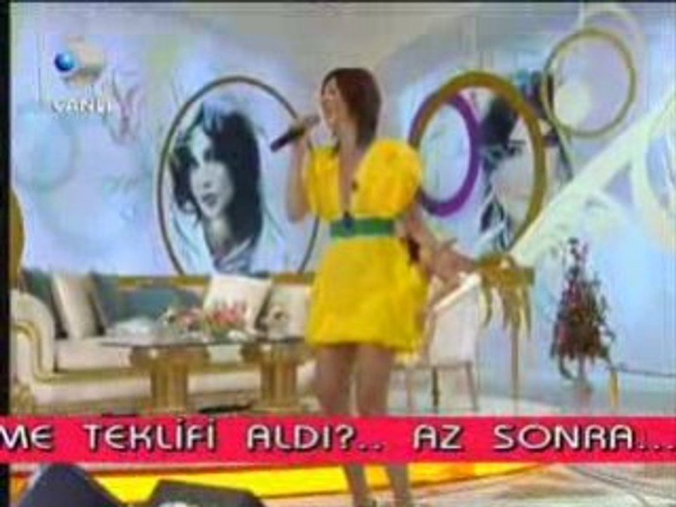 Hande Yener @ Esra Ceyhan - Şefkat Gibi Live