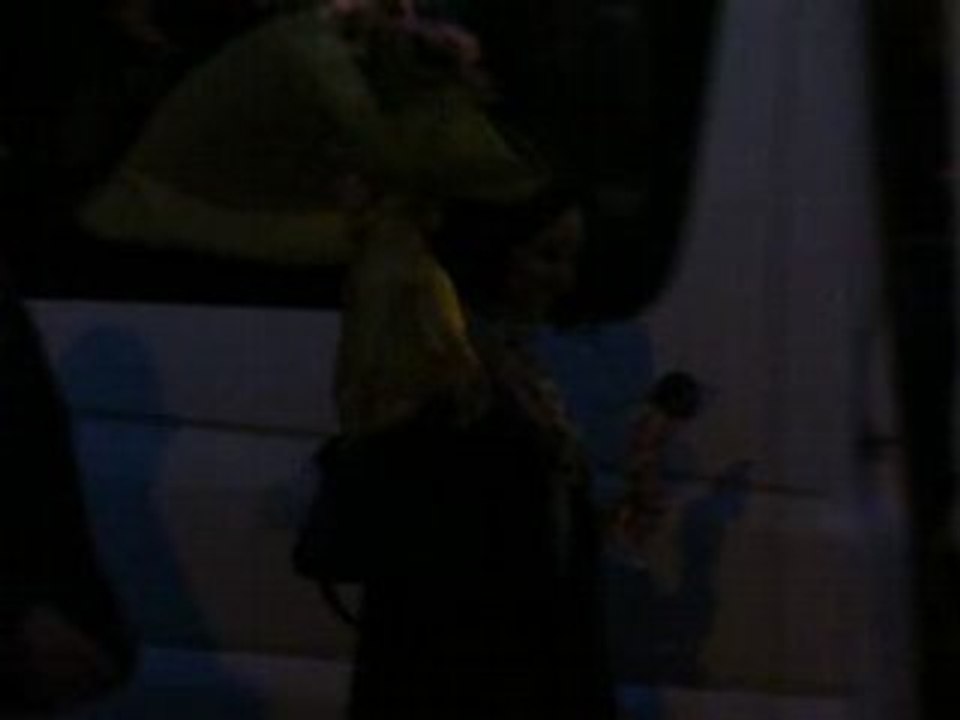 Alizée - Sortie de concert - MOSCOU - 18 MAI 2008