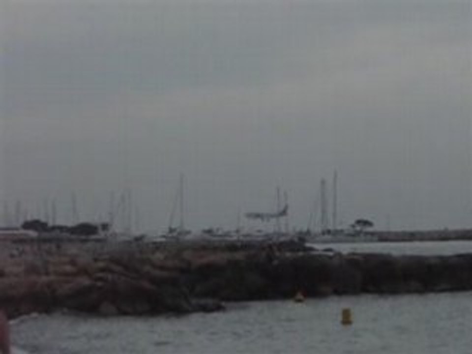 Oiseau et avion Cros de Cagnes juillet 2008
