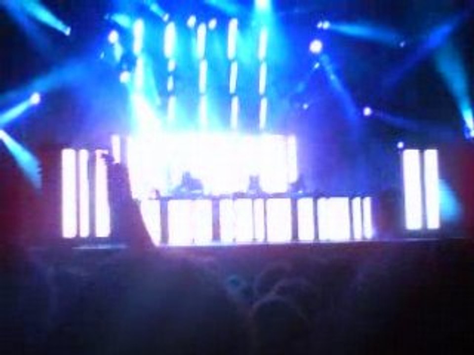 Birdy Nam Nam @ Garden Nef Party 08