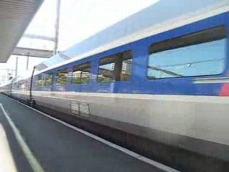 TGV BRUXELLES BORDEAUX RAME TGV R TRICOURANT 4518+4517