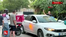 Antalya'da yol verme tartışmasında otomobil sürücüsünü kaputa yatırıp defalarca yumrukladı